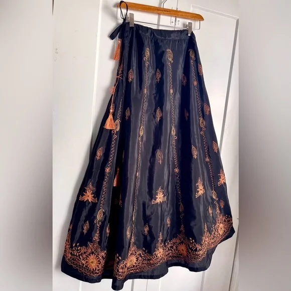 S Coldwater Creek Soft Romance Maxi Skirt STUNNING Embroidered Black Coral - Picture 4 of 8